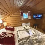 Le Grand Cerf En Rondins Avec Jacuzzi