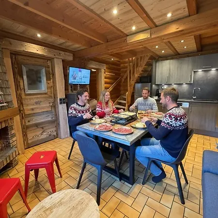 Le Grand Cerf En Rondins Avec Jacuzzi 木屋