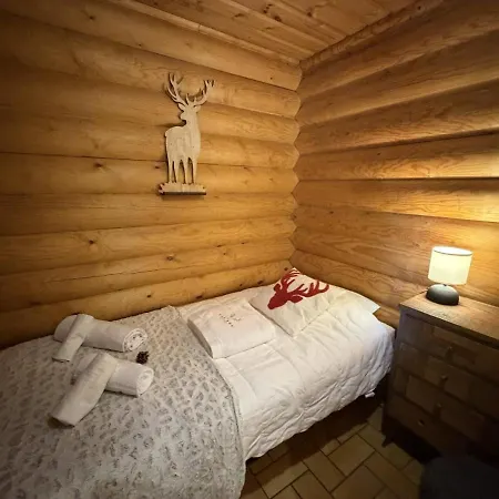 Le Grand Cerf En Rondins Avec Jacuzzi 木屋