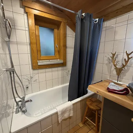 בקתה Le Grand Cerf En Rondins Avec Jacuzzi לה ברסה