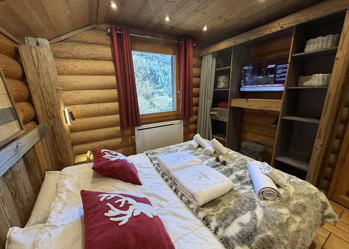 Le Grand Cerf En Rondins Avec Jacuzzi