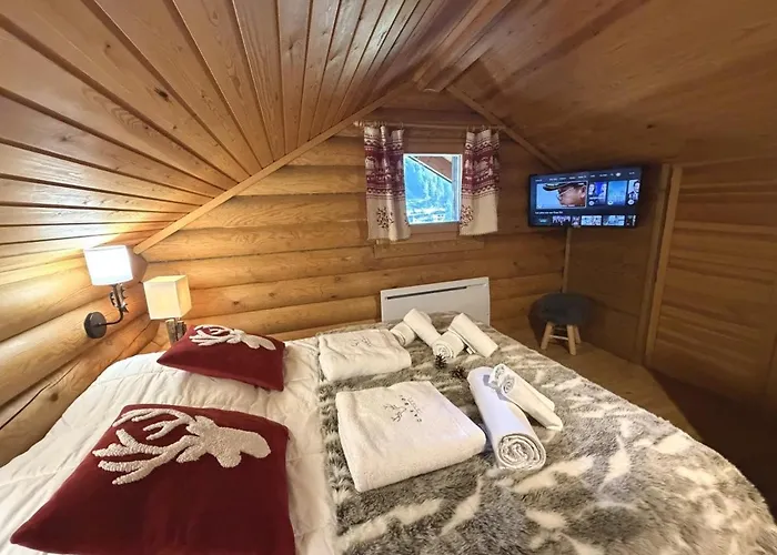 Le Grand Cerf En Rondins Avec Jacuzzi